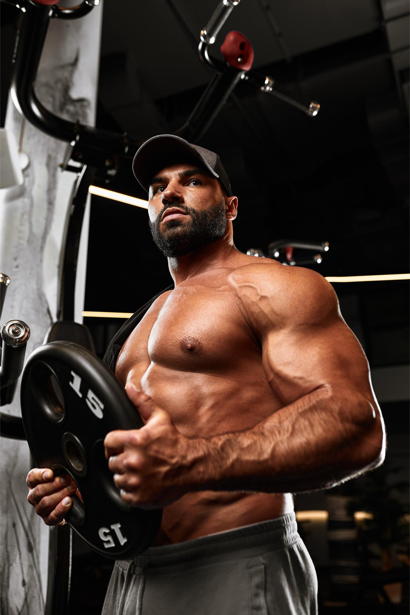 Bodybuilder beim Krafttraining